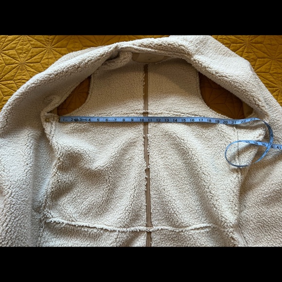 NWOT, Athleta, Faux Tan Suede Sherpa Vest, L/XL - Picture 9 of 11